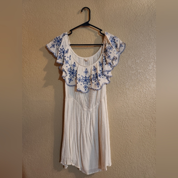 Dress - Picture 1 of 3